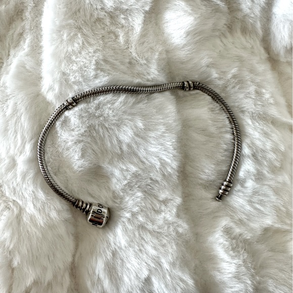 5 Alex & Ani bracelets and a Pandora bracelet - Picture 5 of 11